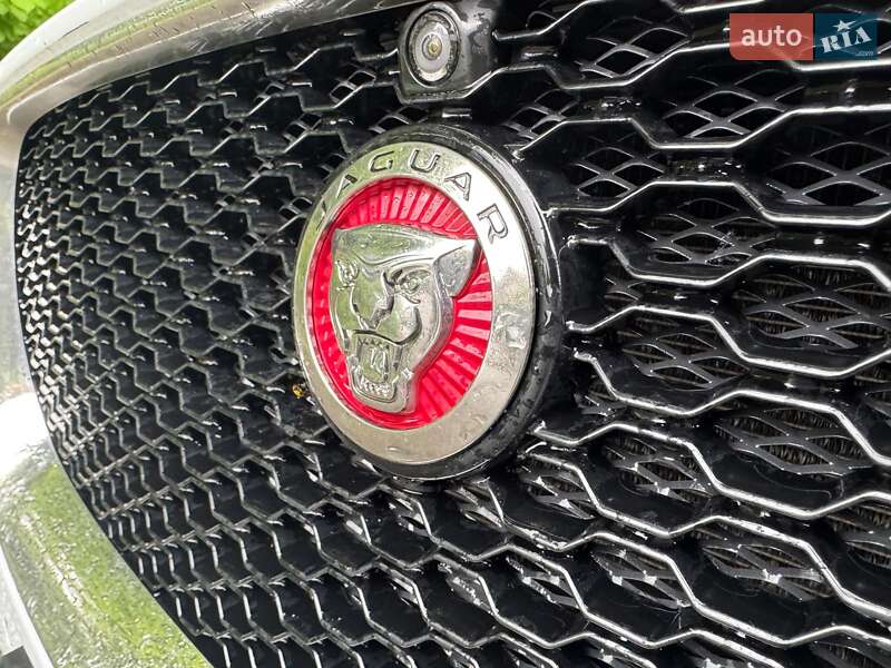 Внедорожник / Кроссовер Jaguar F-Pace 2016 в Киеве
