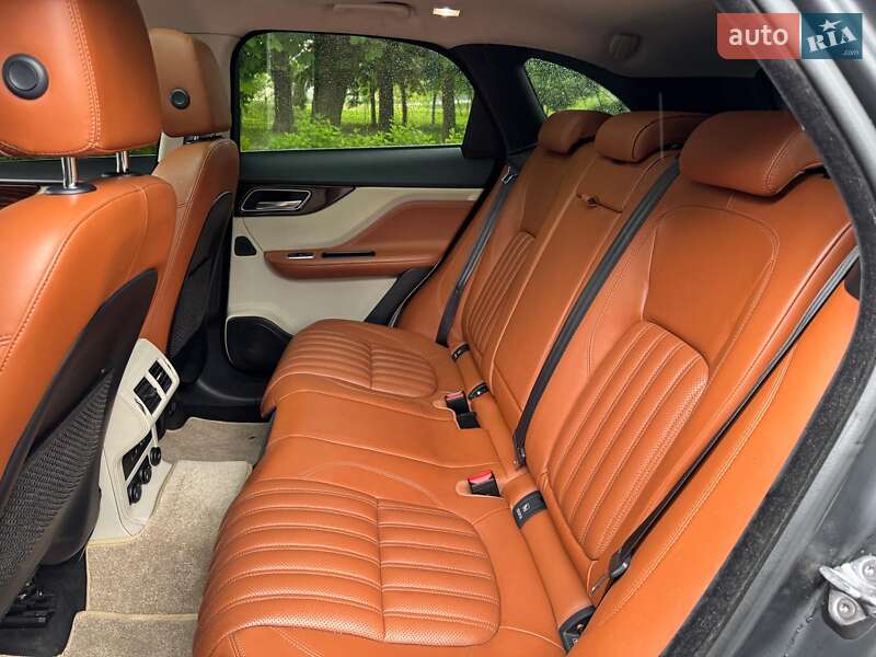 Внедорожник / Кроссовер Jaguar F-Pace 2016 в Киеве
