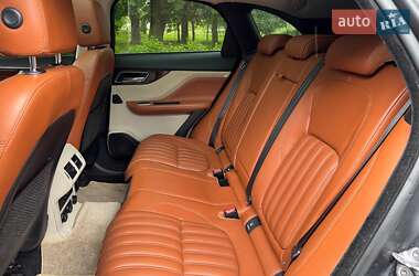 Внедорожник / Кроссовер Jaguar F-Pace 2016 в 