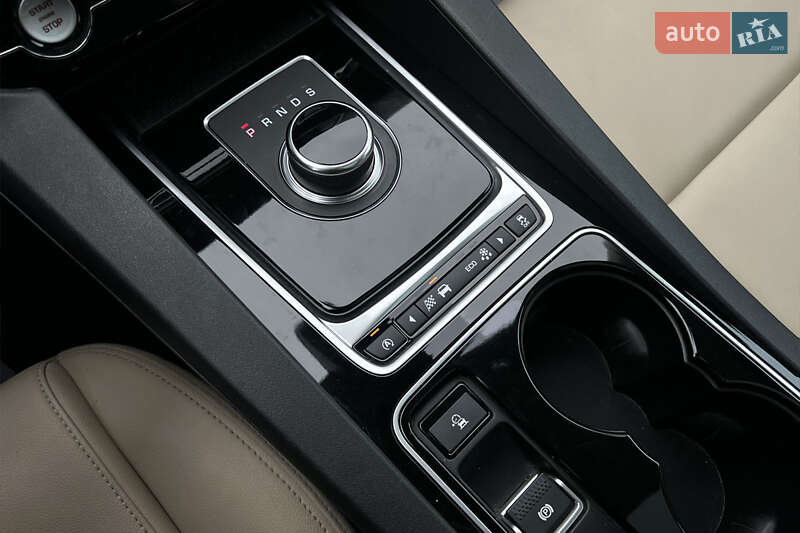 Позашляховик / Кросовер Jaguar F-Pace 2016 в Львові