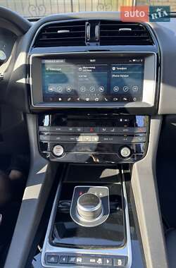 Внедорожник / Кроссовер Jaguar F-Pace 2016 в Киеве