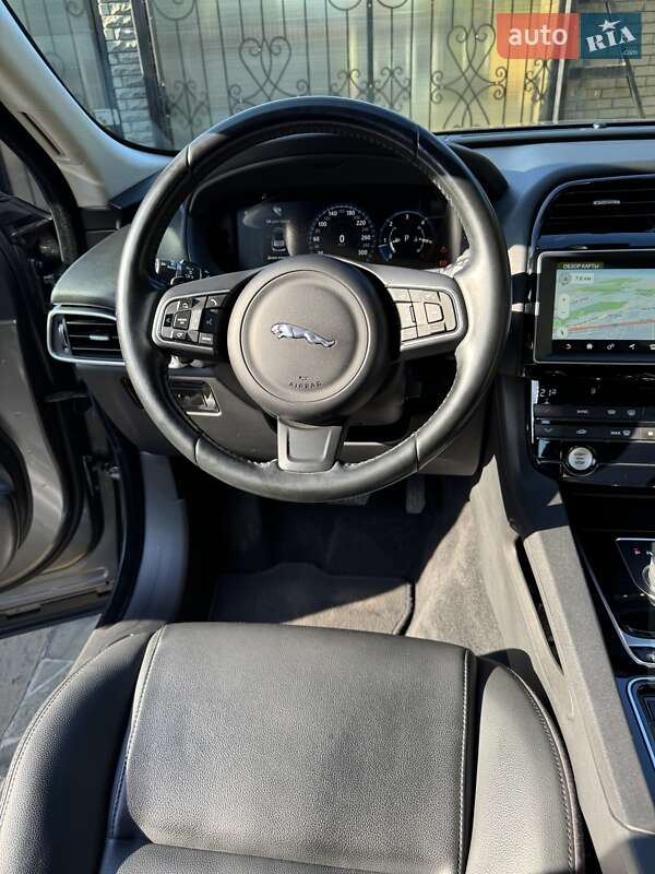 Внедорожник / Кроссовер Jaguar F-Pace 2016 в Киеве