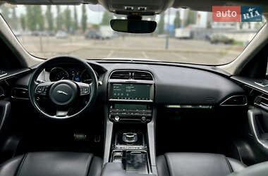 Внедорожник / Кроссовер Jaguar F-Pace 2018 в 