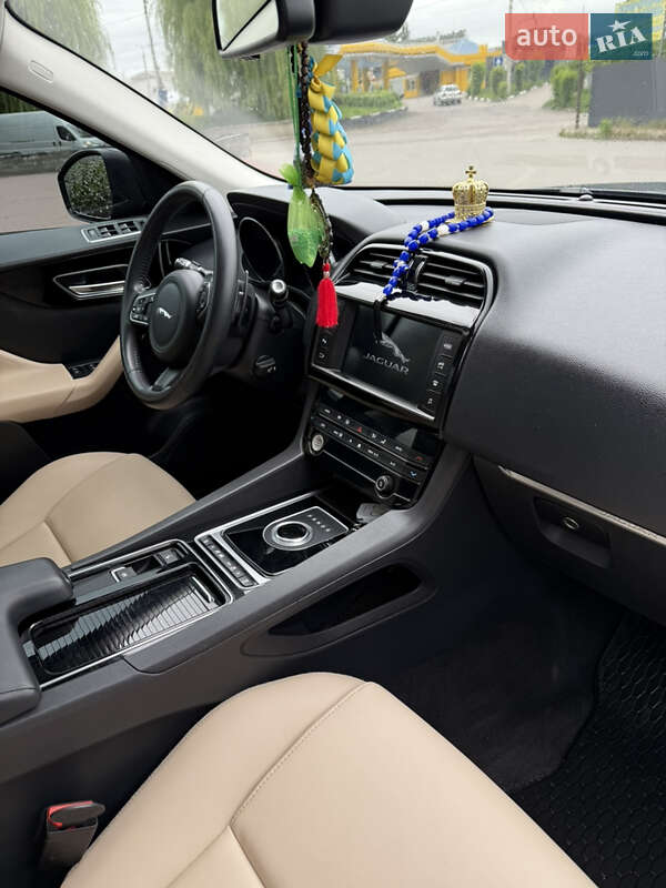 Внедорожник / Кроссовер Jaguar F-Pace 2017 в Ровно
