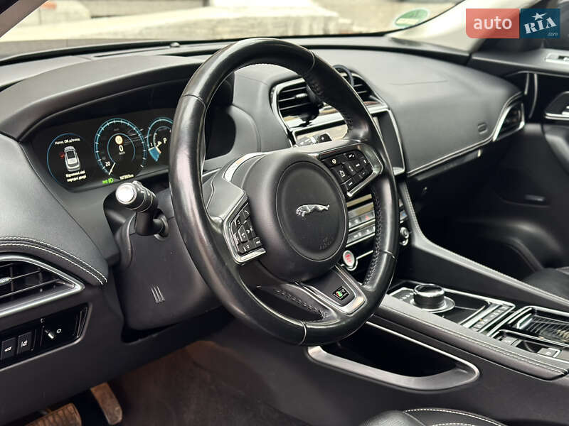 Позашляховик / Кросовер Jaguar F-Pace 2016 в Житомирі