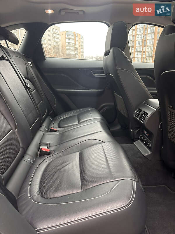 Позашляховик / Кросовер Jaguar F-Pace 2016 в Житомирі