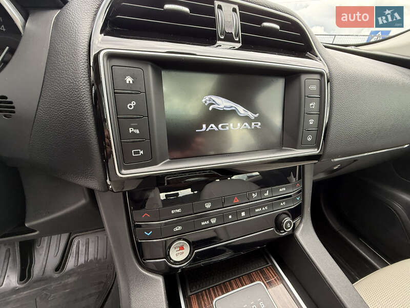 Позашляховик / Кросовер Jaguar F-Pace 2016 в Умані