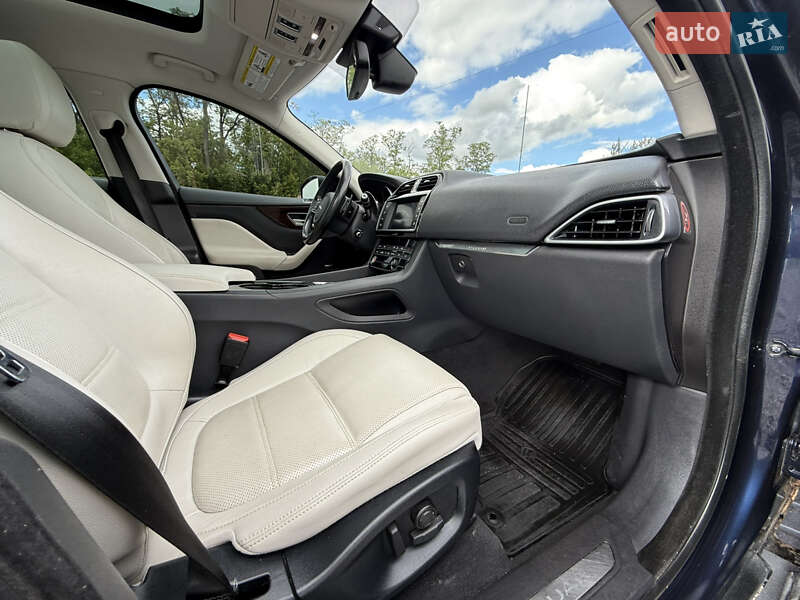 Позашляховик / Кросовер Jaguar F-Pace 2016 в Умані