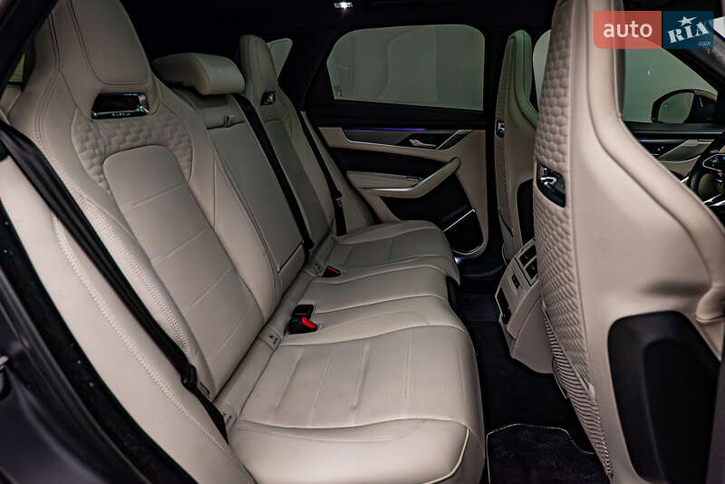 Внедорожник / Кроссовер Jaguar F-Pace 2021 в Киеве