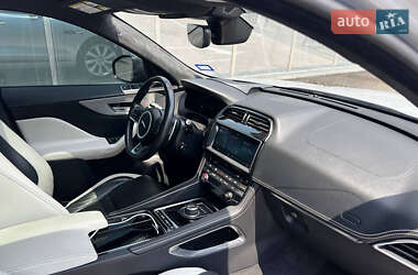 Внедорожник / Кроссовер Jaguar F-Pace 2018 в 