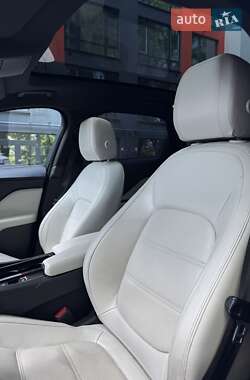 Позашляховик / Кросовер Jaguar F-Pace 2016 в 