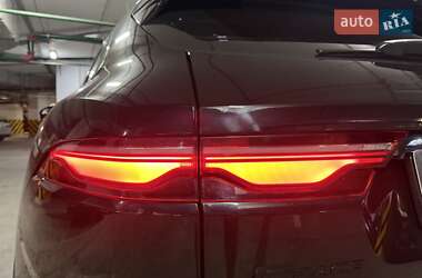 Внедорожник / Кроссовер Jaguar F-Pace 2021 в 