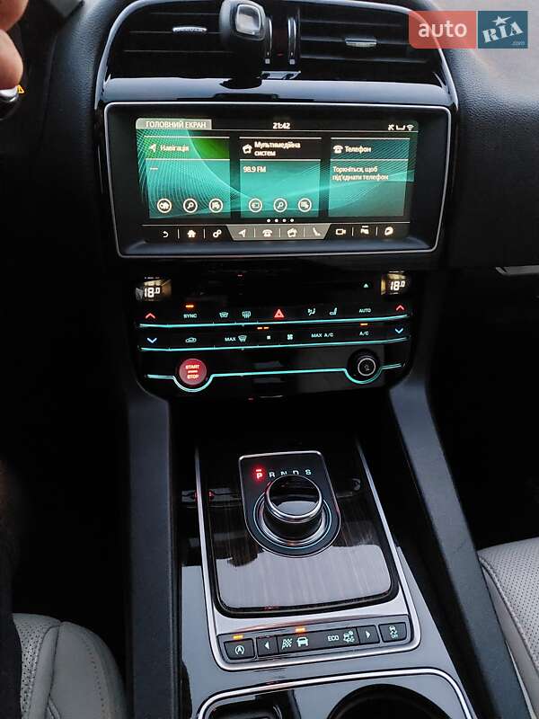 Позашляховик / Кросовер Jaguar F-Pace 2016 в Звягелі
