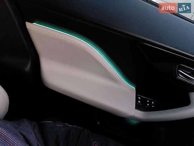 Позашляховик / Кросовер Jaguar F-Pace 2016 в Звягелі