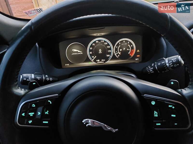 Позашляховик / Кросовер Jaguar F-Pace 2016 в Звягелі