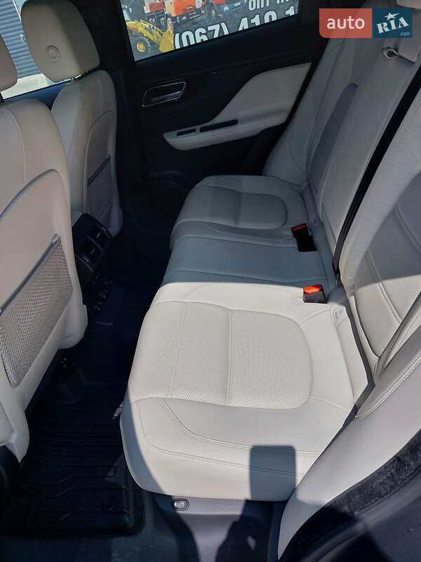 Позашляховик / Кросовер Jaguar F-Pace 2016 в Звягелі