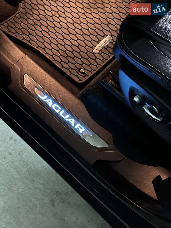 Позашляховик / Кросовер Jaguar F-Pace 2019 в Дніпрі