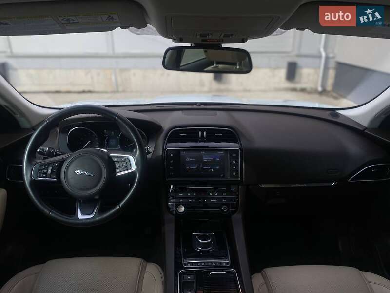 Внедорожник / Кроссовер Jaguar F-Pace 2017 в Киеве