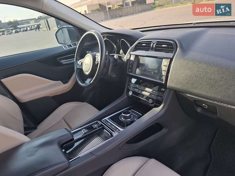 Позашляховик / Кросовер Jaguar F-Pace 2017 в Черкасах