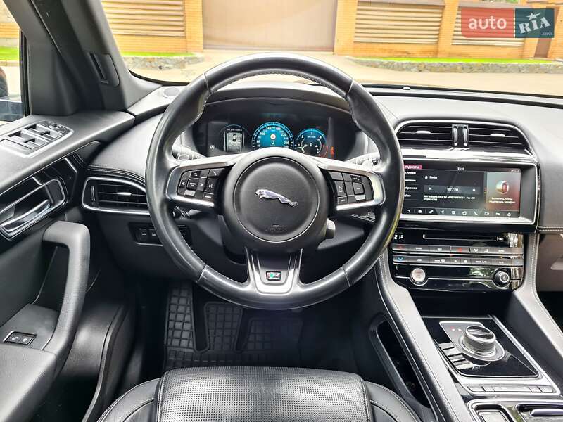 Внедорожник / Кроссовер Jaguar F-Pace 2017 в Чернигове
