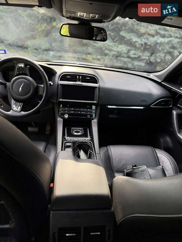 Внедорожник / Кроссовер Jaguar F-Pace 2016 в Тернополе