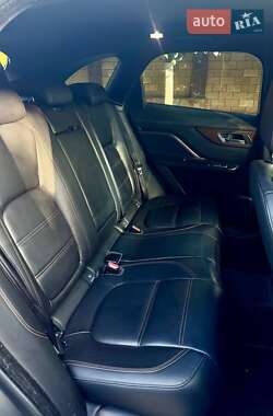 Внедорожник / Кроссовер Jaguar F-Pace 2018 в 