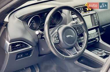 Внедорожник / Кроссовер Jaguar F-Pace 2018 в 