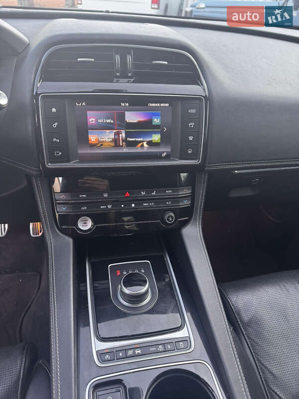 Внедорожник / Кроссовер Jaguar F-Pace 2016 в Киеве