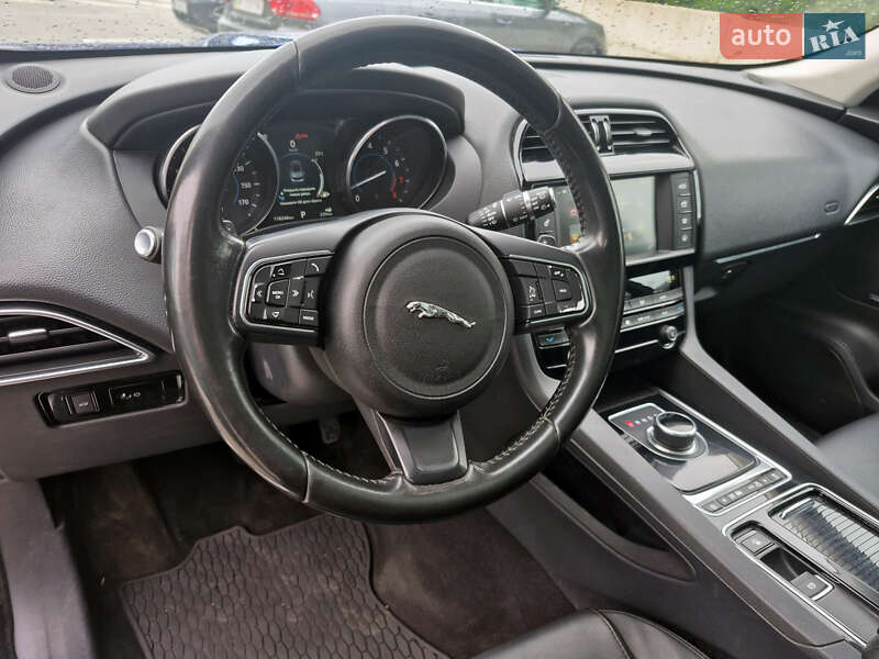Внедорожник / Кроссовер Jaguar F-Pace 2017 в Ровно