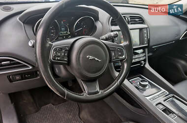 Позашляховик / Кросовер Jaguar F-Pace 2017 в 