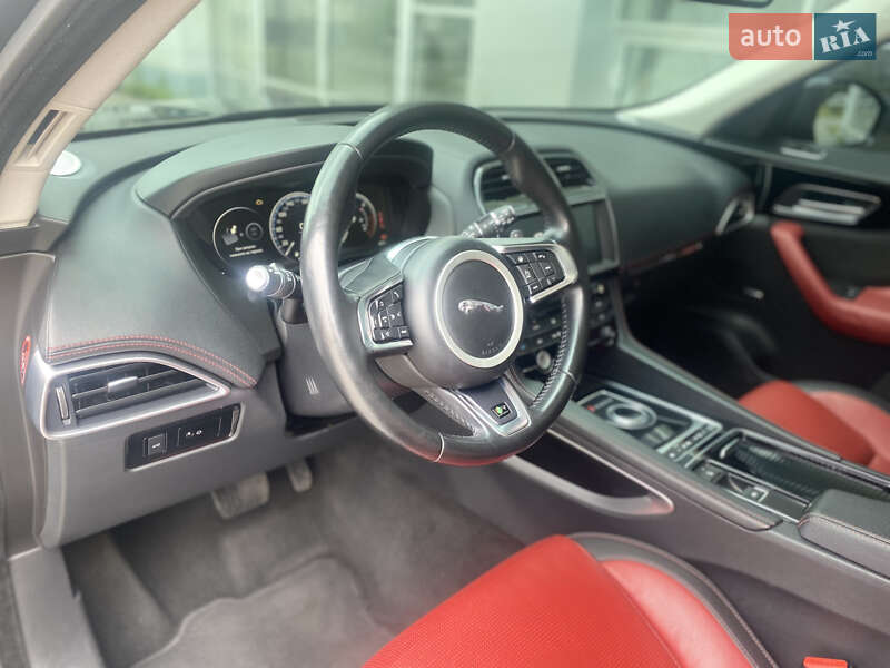 Внедорожник / Кроссовер Jaguar F-Pace 2017 в Киеве