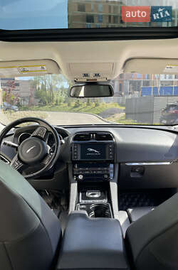 Позашляховик / Кросовер Jaguar F-Pace 2017 в 