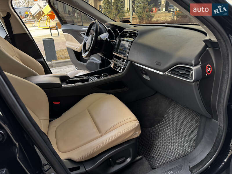 Внедорожник / Кроссовер Jaguar F-Pace 2017 в Киеве