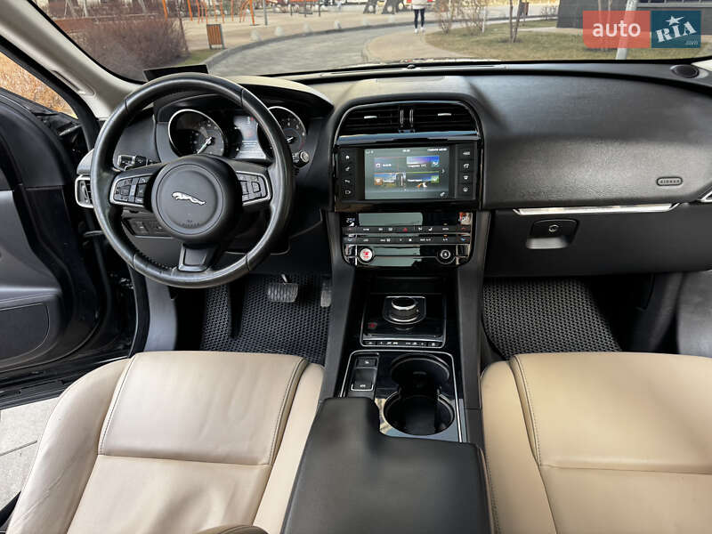 Внедорожник / Кроссовер Jaguar F-Pace 2017 в Киеве