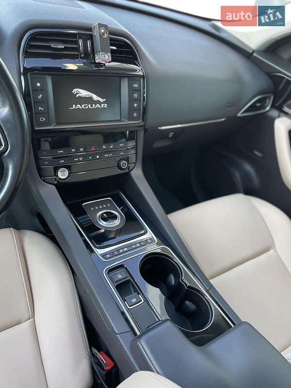 Позашляховик / Кросовер Jaguar F-Pace 2016 в Хмельницькому