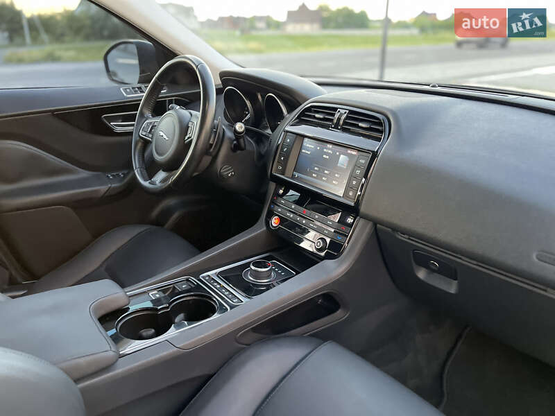 Позашляховик / Кросовер Jaguar F-Pace 2017 в Луцьку фото 13 Позашляховик / Кросовер Jaguar F-Pace 2017 в Луцьку