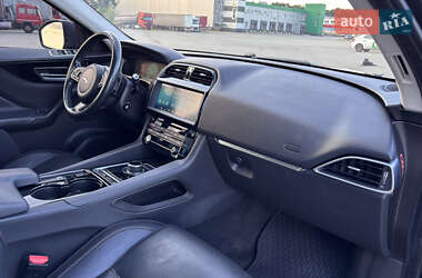 Позашляховик / Кросовер Jaguar F-Pace 2017 в 