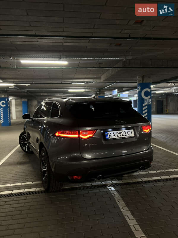 Позашляховик / Кросовер Jaguar F-Pace 2016 в Києві