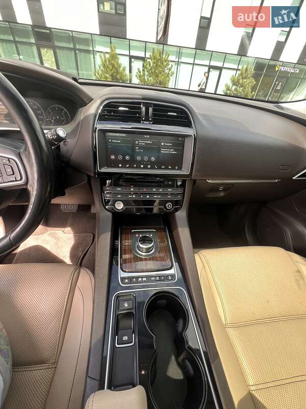 Позашляховик / Кросовер Jaguar F-Pace 2016 в Хмельницькому фото 17 Позашляховик / Кросовер Jaguar F-Pace 2016 в Хмельницькому