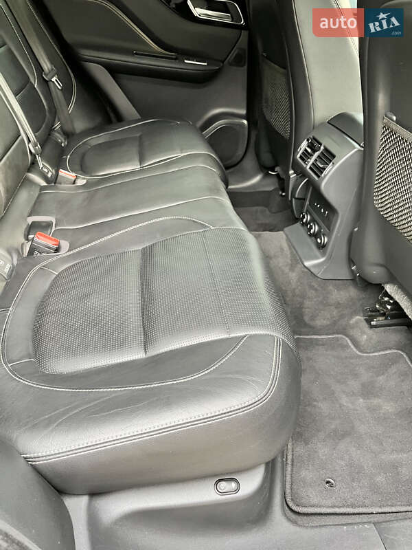 Позашляховик / Кросовер Jaguar F-Pace 2016 в Львові фото 28 Позашляховик / Кросовер Jaguar F-Pace 2016 в Львові