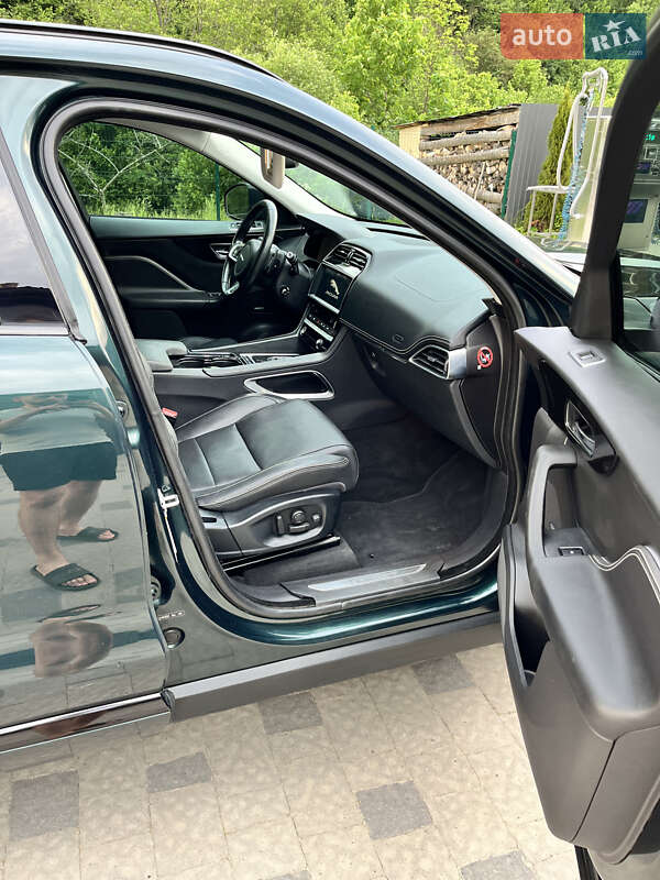 Позашляховик / Кросовер Jaguar F-Pace 2016 в Львові фото 32 Позашляховик / Кросовер Jaguar F-Pace 2016 в Львові