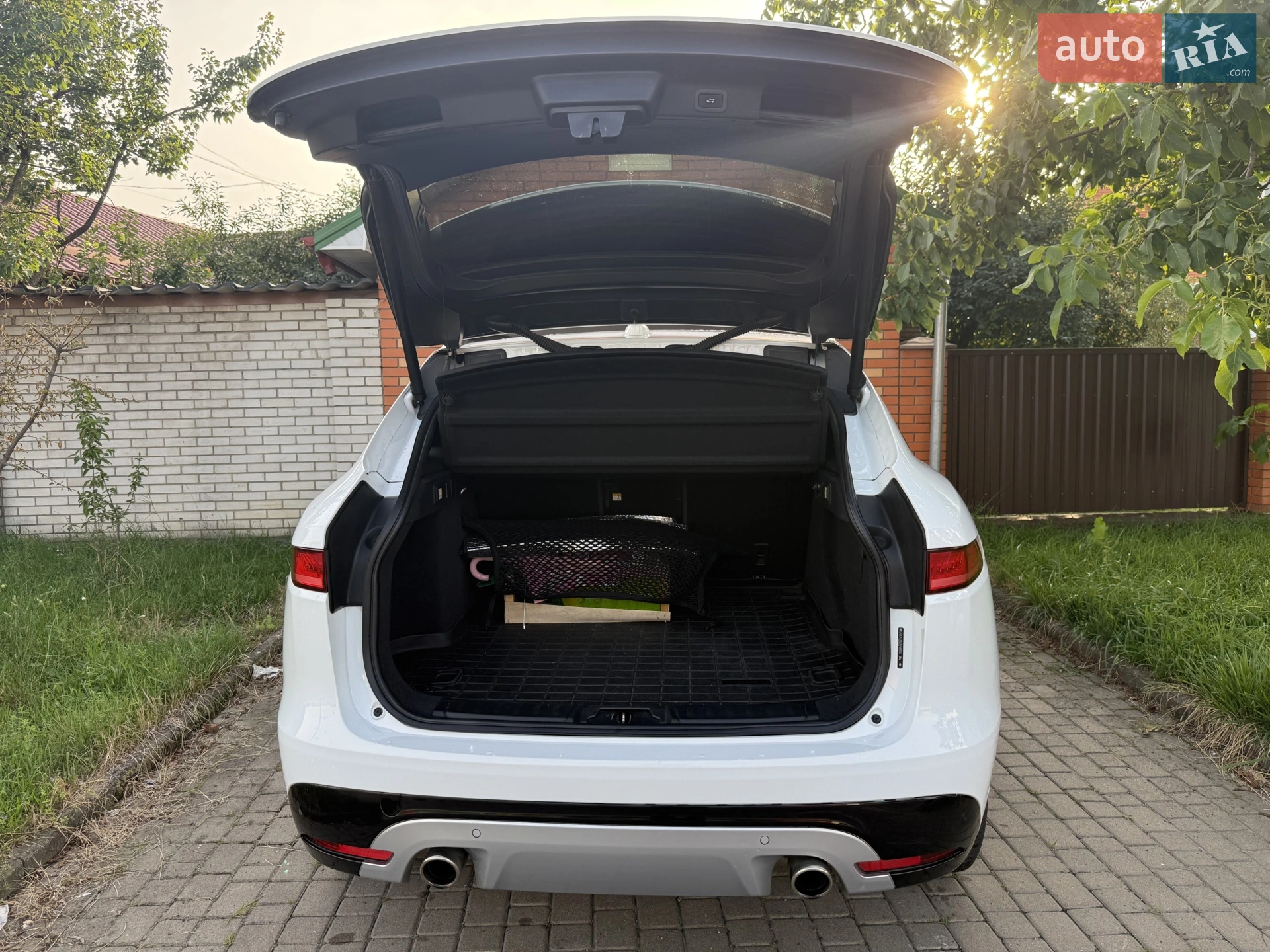 2017 Jaguar F-Pace - мініатюра 10