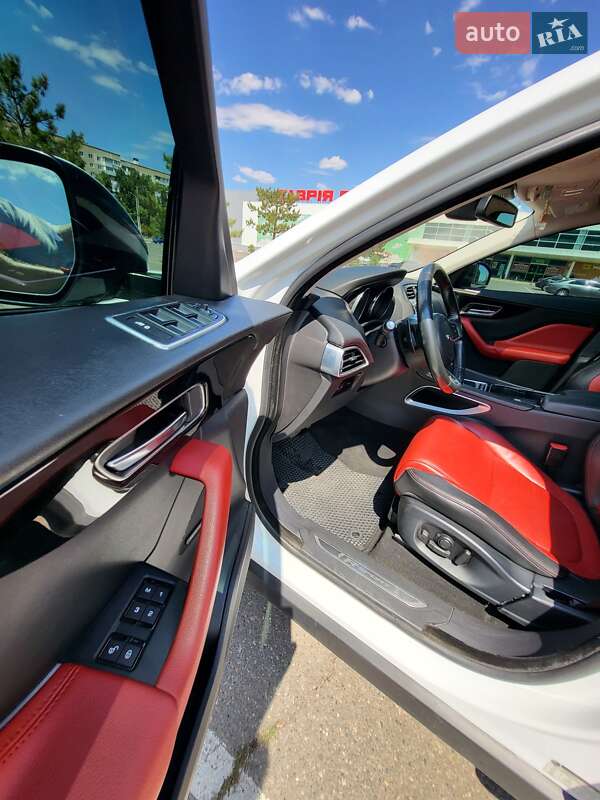 Позашляховик / Кросовер Jaguar F-Pace 2016 в Миколаєві
