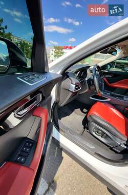 Позашляховик / Кросовер Jaguar F-Pace 2016 в 