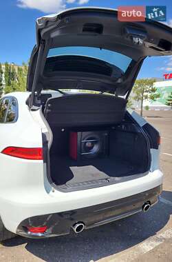 Позашляховик / Кросовер Jaguar F-Pace 2016 в 
