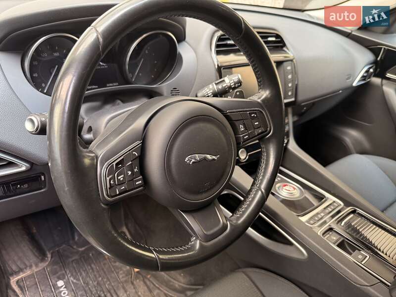 Внедорожник / Кроссовер Jaguar F-Pace 2016 в Киеве