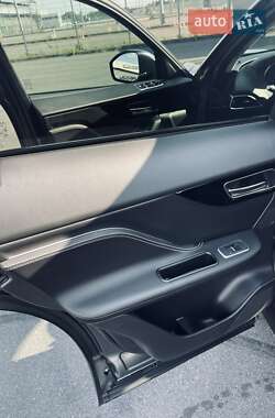 Позашляховик / Кросовер Jaguar F-Pace 2017 в 