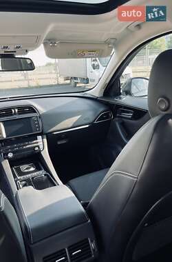Позашляховик / Кросовер Jaguar F-Pace 2017 в 