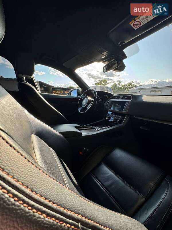 Позашляховик / Кросовер Jaguar F-Pace 2018 в Дніпрі фото 24 Позашляховик / Кросовер Jaguar F-Pace 2018 в Дніпрі