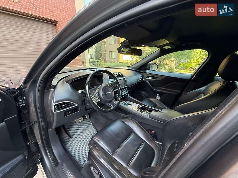 Внедорожник / Кроссовер Jaguar F-Pace 2016 в Запорожье